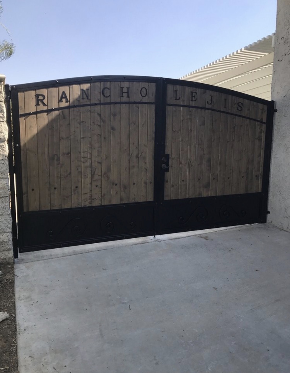 Custom Rancho Lejis wood and iron driveway gate