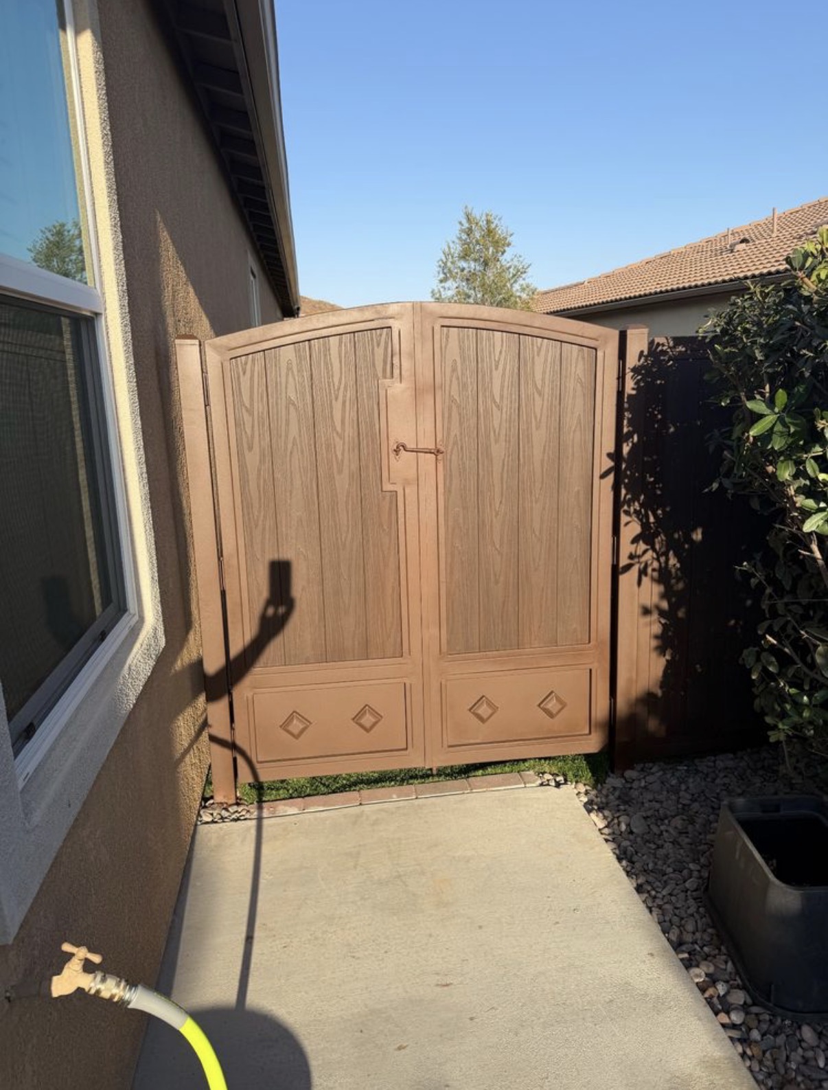 Wood-grain arched double side gate with diamond panel base